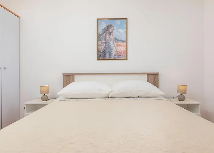 Novak By El-pi Tours
