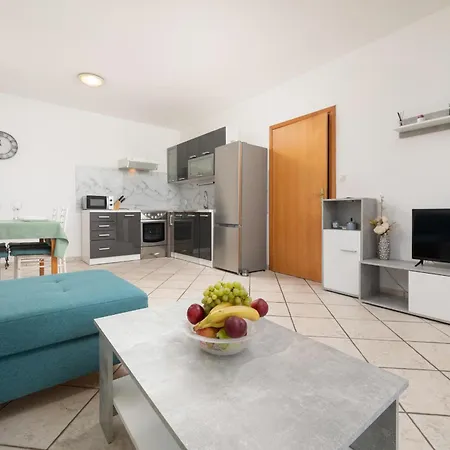 شقة Novak By El-pi Tours *