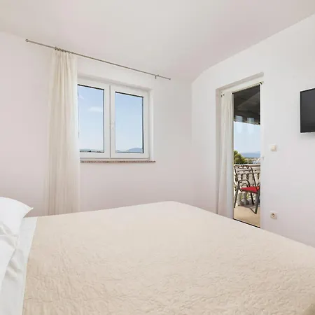 Novak By El-pi Tours *